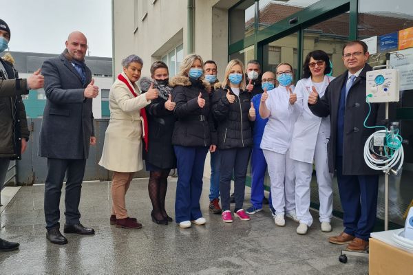 Godinu dana nakon potresa u sisačku bolnicu smo donijeli donaciju Godinu dana nakon potresa u sisačku bolnicu smo donijeli donaciju
